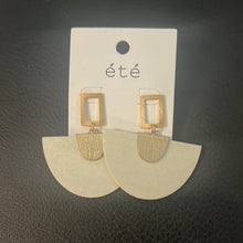 Load image into Gallery viewer, Wooden Fan Earrings