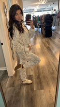 Load image into Gallery viewer, Snow Camo Set