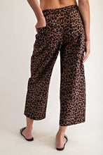 Load image into Gallery viewer, Leo Cropped Pant