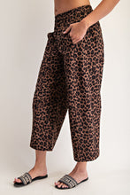 Load image into Gallery viewer, Leo Cropped Pant