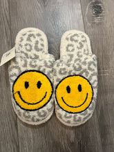 Load image into Gallery viewer, Smiley Cloud Slippers