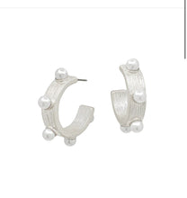 Load image into Gallery viewer, Silver &amp; Pearl Hoops