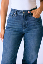 Load image into Gallery viewer, Judy Blue Petite Straight