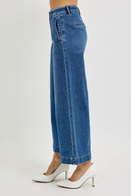 Load image into Gallery viewer, Risen Elastic Band Crop