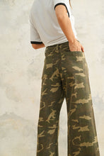 Load image into Gallery viewer, Camo Pants