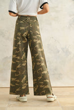 Load image into Gallery viewer, Camo Pants