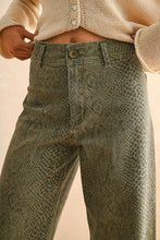 Load image into Gallery viewer, Snake Print Pant