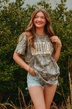 Load image into Gallery viewer, Dilly Dally Camo T