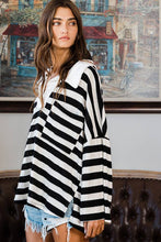 Load image into Gallery viewer, Striped Pullover