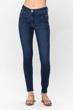 Load image into Gallery viewer, Judy Blue Mid Rise Skinny